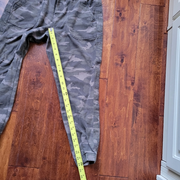 Athleta farallon Camo jogger pants 8P - Picture 14 of 14